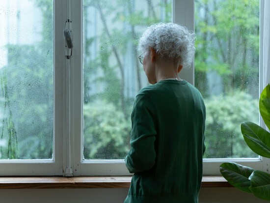 夫亡きあと、二世帯同居を選択した60代女性の後悔