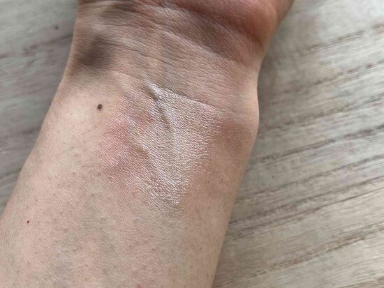 つやは出るが、発色はほとんどしない