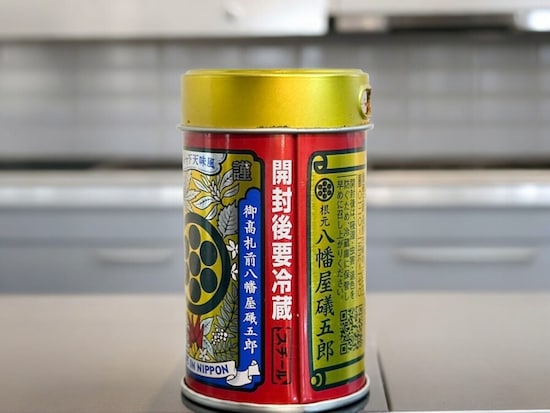 「八幡屋礒五郎」の七味唐辛子の缶は開封後要冷蔵