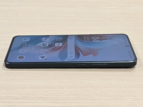 OPPO Reno11 Aの側面（厚さ7.6mm）