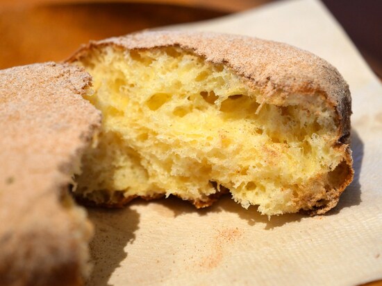 発酵バターを使用したリッチなブリオッシュ生地。画像はシナモン（242円）※イートイン価格