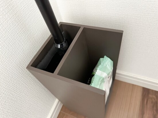 クイックルワイパー✕3COINSのコラボ商品「ワイパー収納」