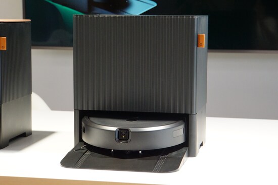 アイロボットジャパンが2024年8月30日に発売したロボット掃除機のフラッグシップモデル「Roomba Combo（ルンバコンボ） 10 Max ロボット ＋ AutoWash 充電ステーション」（公式オンラインストア価格19万7800円）