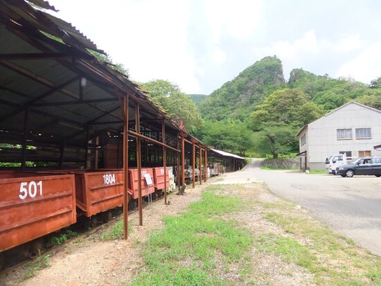 佐渡金山（1）／導遊の割戸と導遊坑の出口