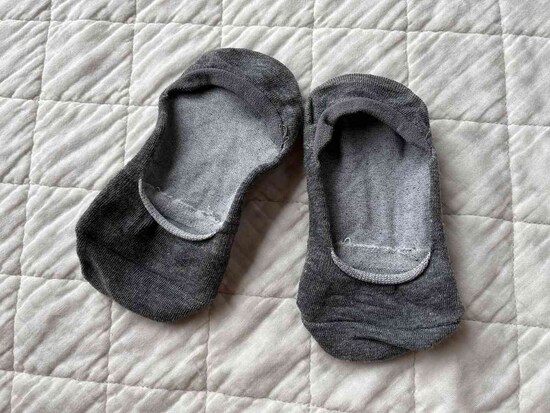 ダイソーの「フラットソックス（吸水速乾、抗菌防臭、無地）」は夏にも最適