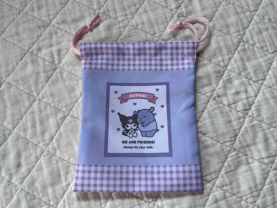ダイソーの「マイメロディ クロミ ミニ巾着」のクロミはパープル系