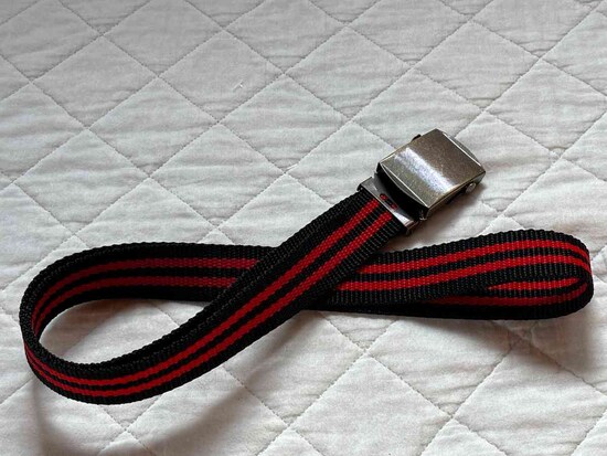 ダイソーの「GIベルト（ストライプ）」は模様があってもジーンズに合わせやすい