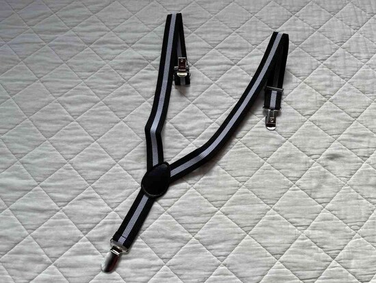 ダイソーの「子供用サスペンダー」はゴムが使用されていて伸縮性あり