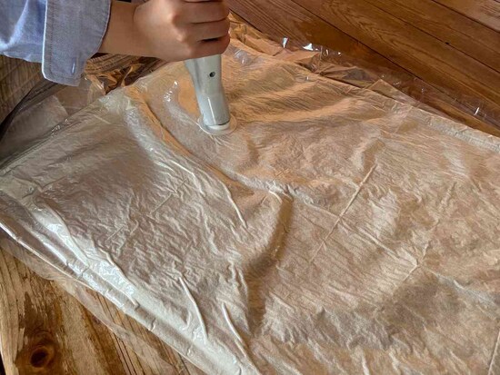 バルブを確認して、掃除機で吸引する