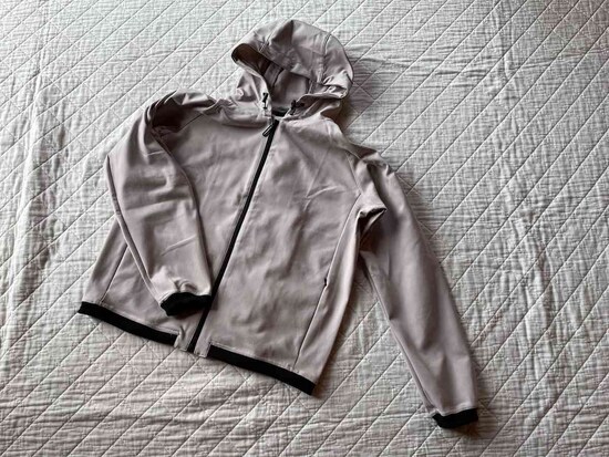 ワークマンの「ドリブンスウェットフルジップフーディ」