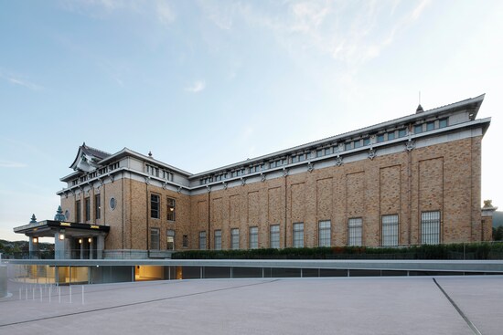 B1Fに「ガラス・リボン」を新たに設置