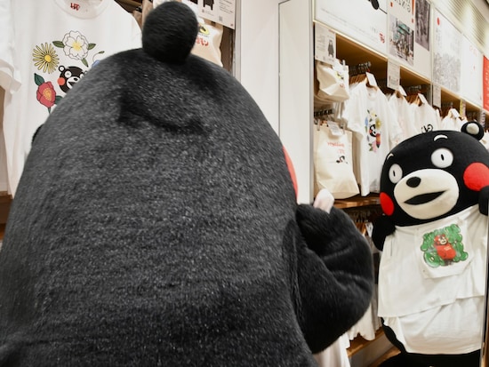 独特な 【送料無料】 これ、かわいい！」UNIQLO TOKYO×くまモンのコラボアイテムは トップス