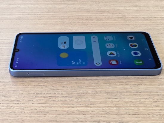 Galaxy A25 5Gの左側面