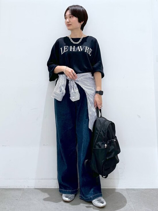 シャツやカーディガンなど体温調整できる着こなしが便利　出典：WEAR