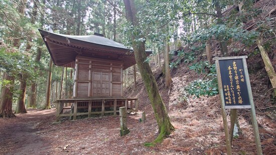 義経隠れ塔