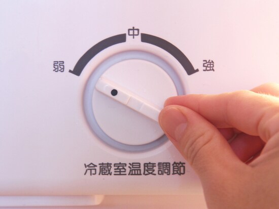 冷蔵庫の設定温度変更も効果的。ただし慎重に行いましょう