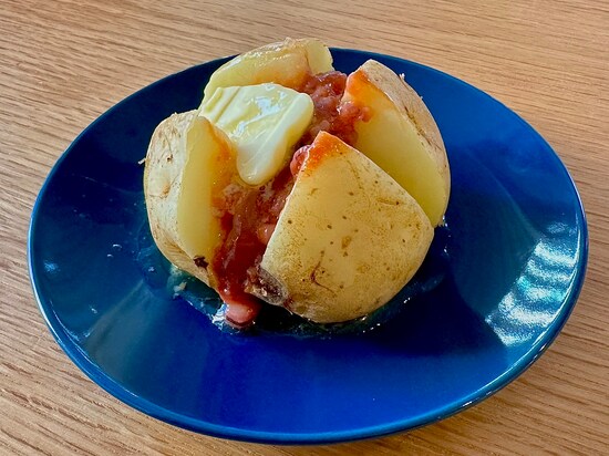 ガツンと美味い！ 新じゃがの塩辛バター