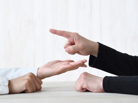 過去の話を蒸し返して相手を責めるのはNG