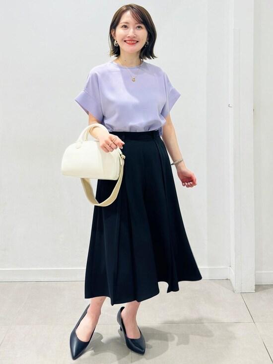 シワになりにくいイージーケア仕様は通勤服として重宝するポイントです　出典：StyleHint