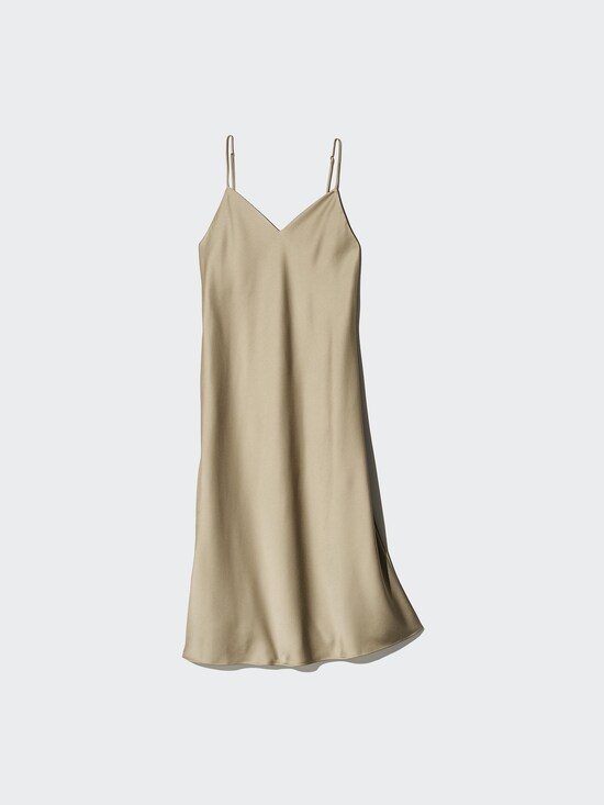 ユニクロ　サテンキャミソールワンピース　3990円（税込）