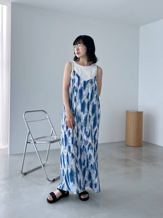 夏気分を盛り上げる！ キャミソールタイプの柄ワンピース　出典：WEAR