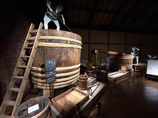 「大地の蔵」の粕熟成の展示