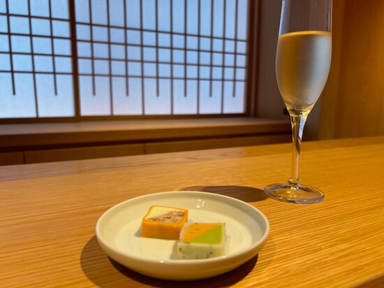 小田原みかんワインと蒲鉾ピンチョス