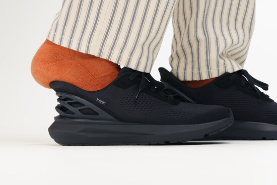 赤かとを踏んで履く構造