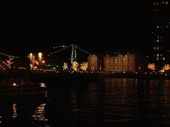 門司港の夜景（1）／旧門司税関のライトアップと関門橋