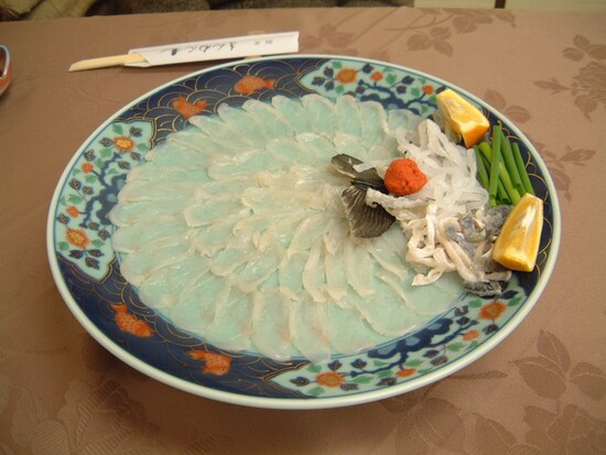 関門海峡の「ふく」を使った「ふくさし」