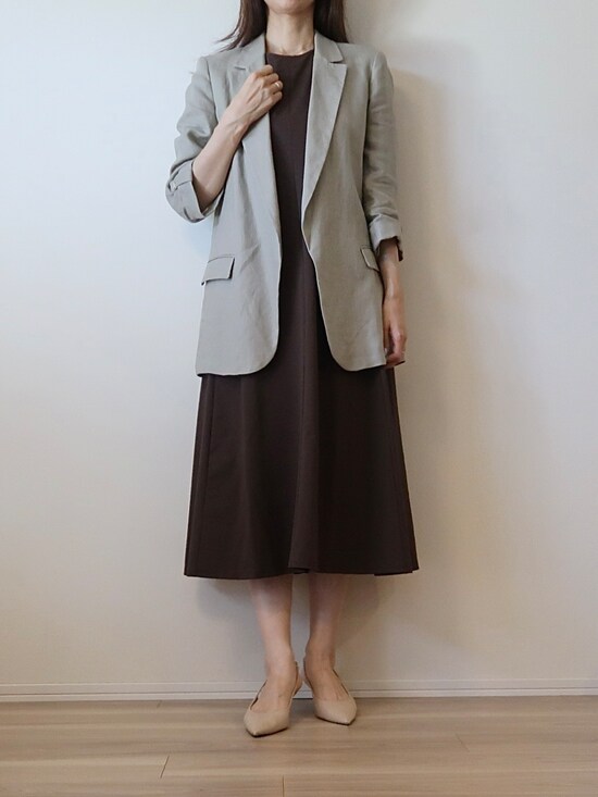 ジャケットを羽織れば仕事にもOKなきれい見えコーデに
