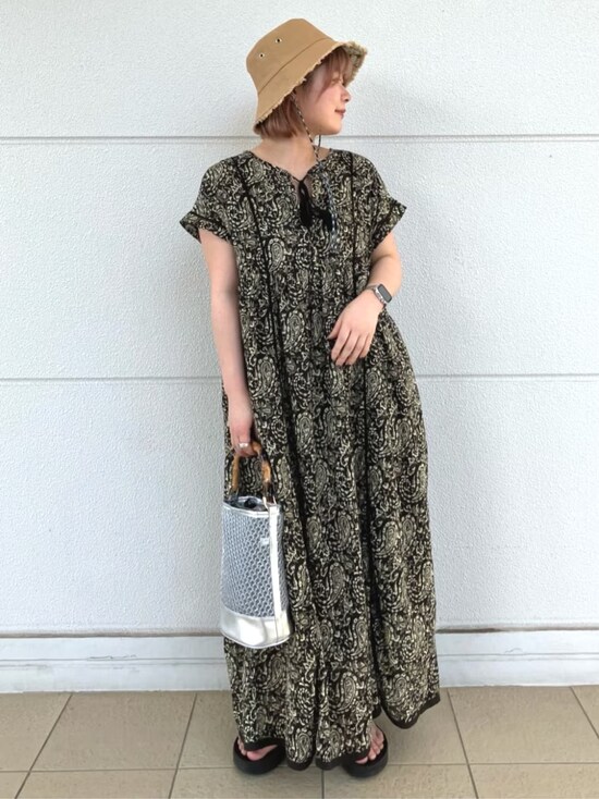 さらりとした肌触りで軽やかなインド綿も真夏にいちおしの素材です　出典：WEAR
