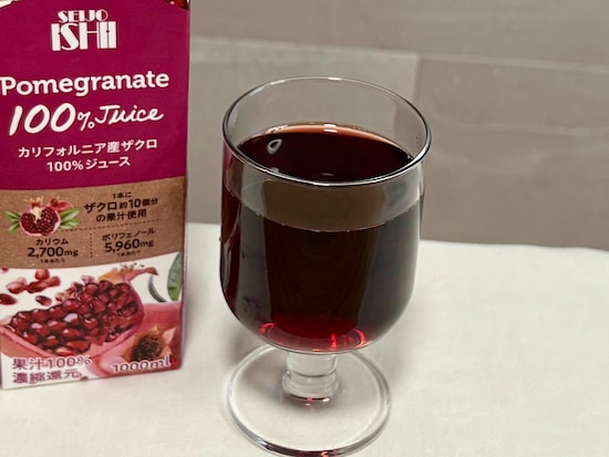 100％ザクロの甘酸っぱいおいしさ。美容や健康好きに人気のザクロジュースを楽しめます