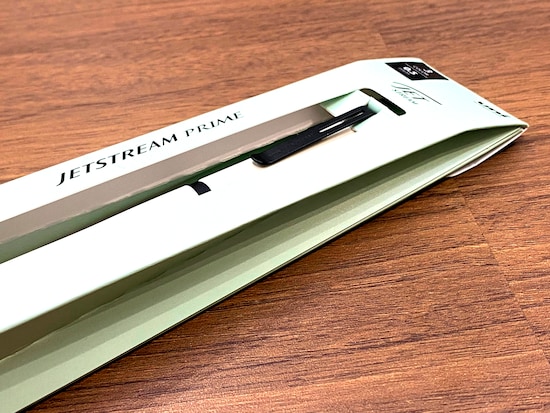 「ジェットストリーム プライム 回転繰り出し式3色ボールペン」のパッケージ