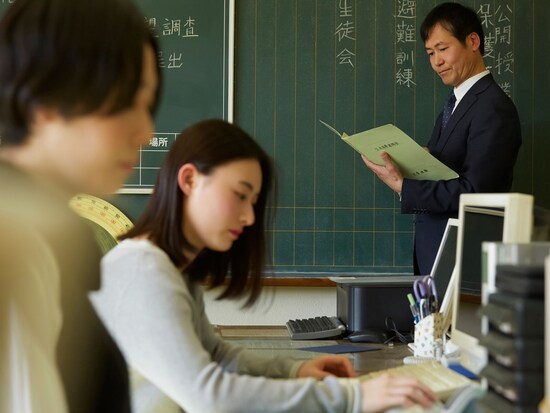過半数が自信がない現場で、教員が生き生きと働くために必要なこと