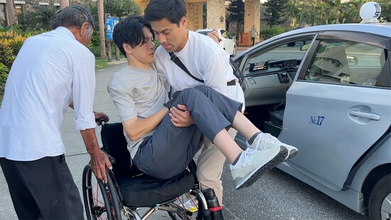 移乗をサポートしてもらい、通常のタクシーで移動