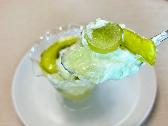 たっぷりのクリームと一緒にシャインマスカットが楽しめて幸せなおいしさ！ 