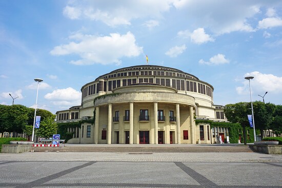 世界遺産に登録されている百年記念会館