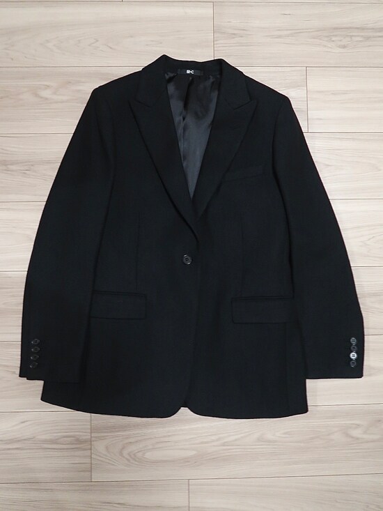 ユニクロ　ツイードテーラードジャケット　7990円（税込）※2025年10月31日時点