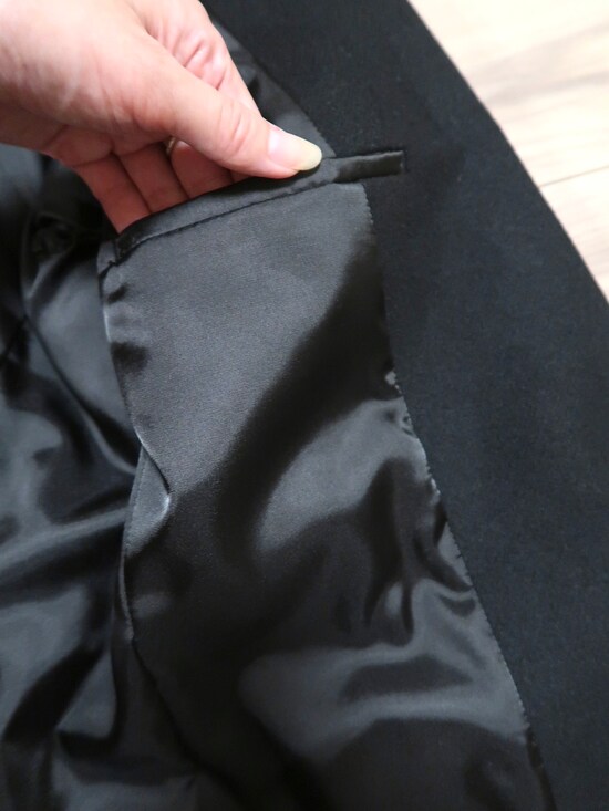  左胸の内側には便利な内ポケットつき