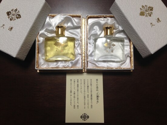 「久邇香水」ジャスミン（左）／ローズ（右）