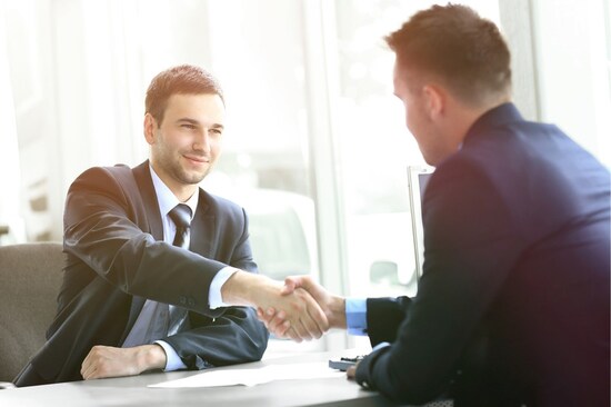 画像 英語で自己紹介 ビジネスで使える例文や表現方法 ビジネス