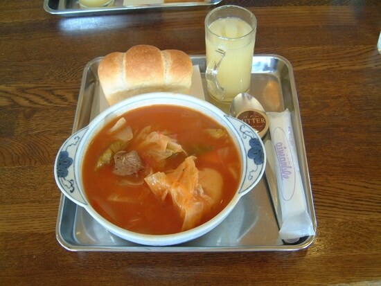 横手山頂ヒュッテのボルシチセット