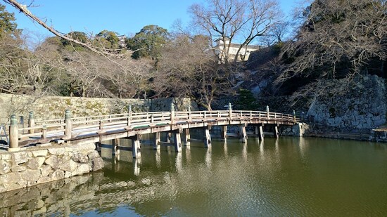 内堀にかかる大手門橋