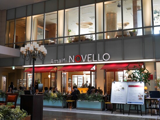 2008年3月のキュービックプラザ新横浜開業時からある「Amalfi NOVELLO」（2019年2月17日撮影）