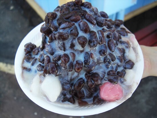 ワイオラ名物のひとつ、アズキボウル＋モチ。すごいボリュームなのでシェアするのがおススメ。甘い物な苦手な人でもイケますよ