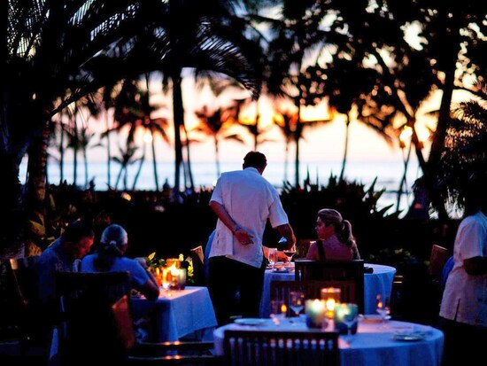 カヌーハウスは、ドレスアップして出掛けたいエレガントなレストラン