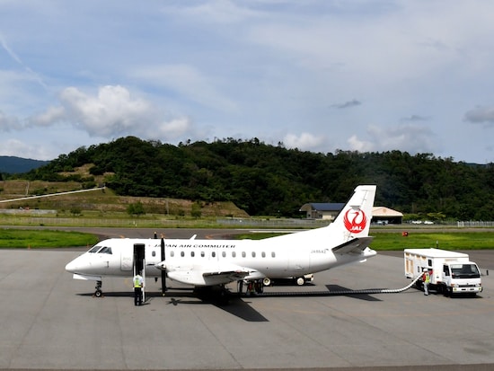 但馬-大阪(伊丹)間で現在運航されているプロペラ小型機「サーブ」 / 筆者撮影