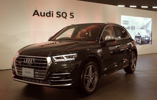 新型アウディQ5のスポーティモデルSQ5もQ5と同時に新型が発表された。先代Q5におけるSQ5の比率は約25%で、新型でも人気を集めそう。3.0L V6ターボを積む新型SQ5の価格は887万円