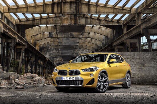BMW X2のボディサイズは、全長4375×全幅1825×全高1535mm、ホイールベース2670mm。X2の価格帯は、4,360,000円〜5,150,000円